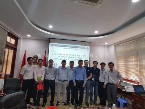 Khonia-Dinh-Hong-Nghe-Cho-Sinh-Vien-4382